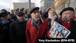 Лев Пономарев на акции протеста в Москве 